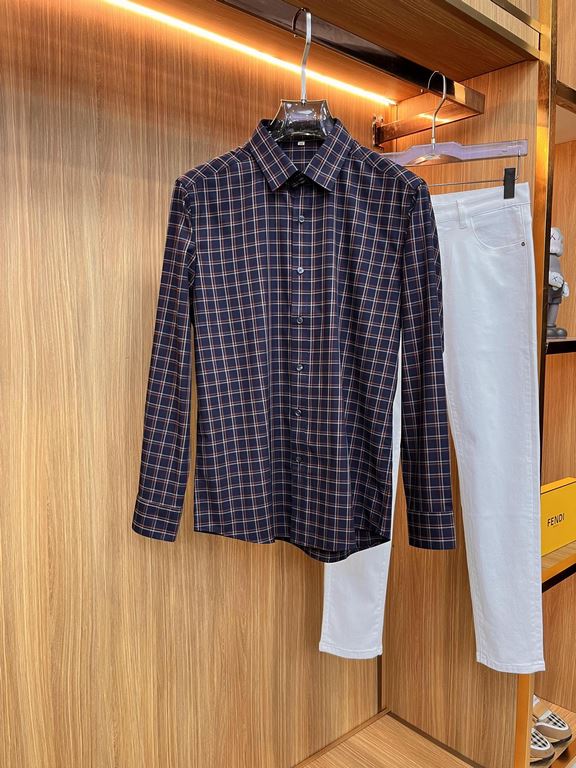 (High version) Burberry casual plaid shirtHas always been an essential item this season A good shirt highlights more than just temperament, counter models Details do unique Burberry shirt is very concerned about the qual