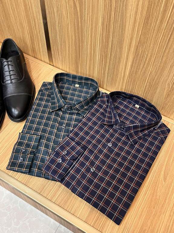 (High version) Burberry casual plaid shirtHas always been an essential item this season A good shirt highlights more than just temperament, counter models Details do unique Burberry shirt is very concerned about the qual