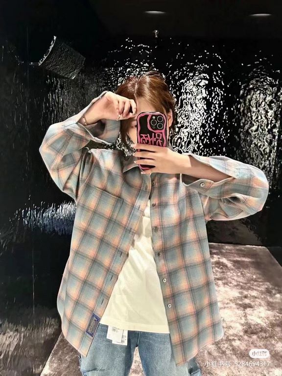 #Maison MargielaMaison Margiela co-branded pink and blue plaid blouse on the body