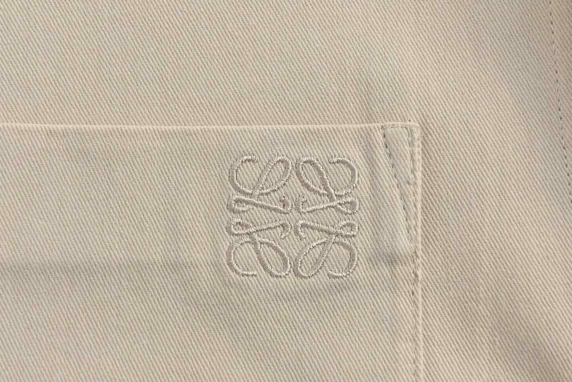 LoeweLoewe 23ss Irregular Solid Color ShirtCustomized original 11 fabric, placket, cuffs, collar with overlock stitching process, all cut pieces need piece of ironing, hem asymmetric tailoring design, hidden button front