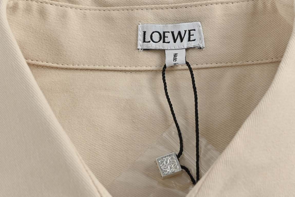 LoeweLoewe 23ss Irregular Solid Color ShirtCustomized original 11 fabric, placket, cuffs, collar with overlock stitching process, all cut pieces need piece of ironing, hem asymmetric tailoring design, hidden button front