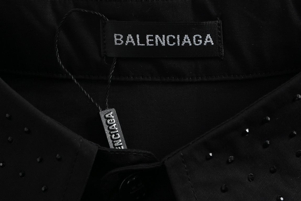 Balenciaga  Balenciaga 23Fw A sky full of stars rhinestone shirtFull of stars Swarovski black diamonds on the body Fabrics imported from Australia 180g day yarn fixed weave high-density stiff fabrics, rhinestones after a