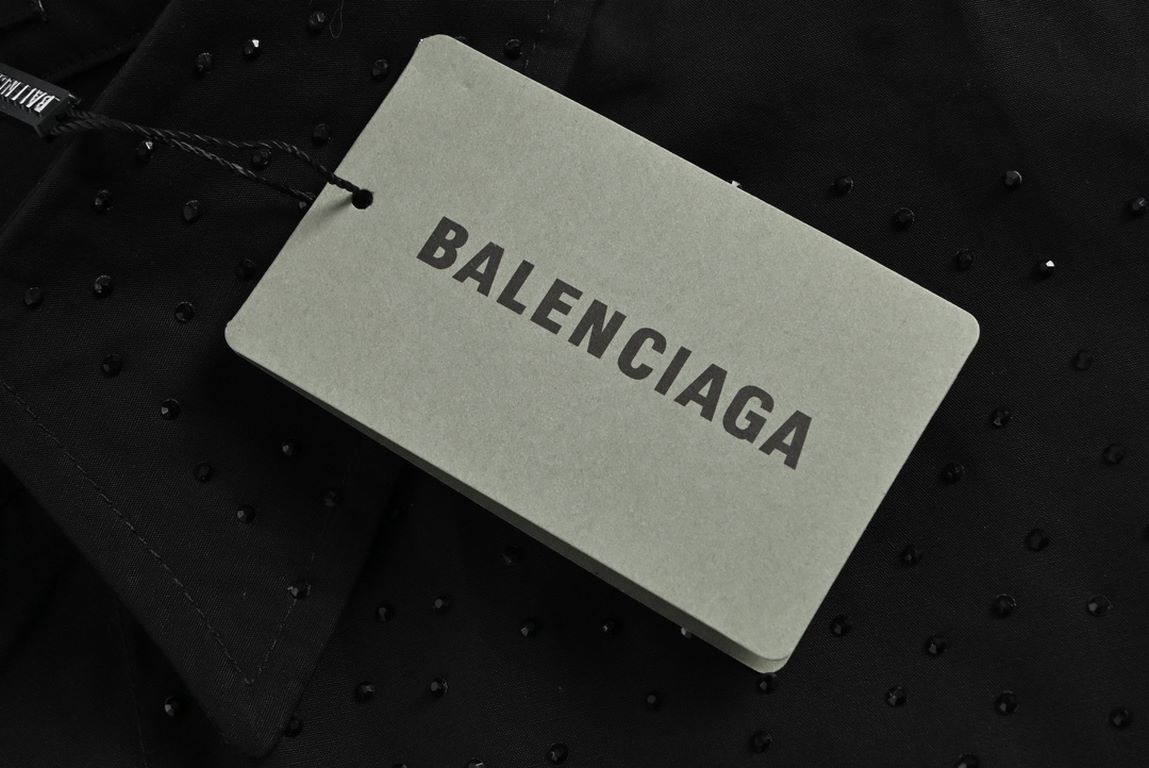 Balenciaga  Balenciaga 23Fw A sky full of stars rhinestone shirtFull of stars Swarovski black diamonds on the body Fabrics imported from Australia 180g day yarn fixed weave high-density stiff fabrics, rhinestones after a