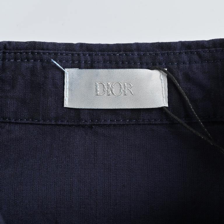 Dior 22Fw Jacquard Denim Shirt Navy BlueOriginally ￥ 13,500 to buy, contrasting color fixed yarn, through the body of the dyeing process, positioning cut, pair of sewing, hardware embellishment, accessories matching! The