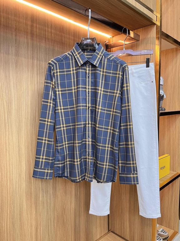 (High version) Burberry casual plaid shirtHas always been an essential item this season A good shirt highlights more than just temperament, counter models Details do unique Burberry shirt is very concerned about the qual