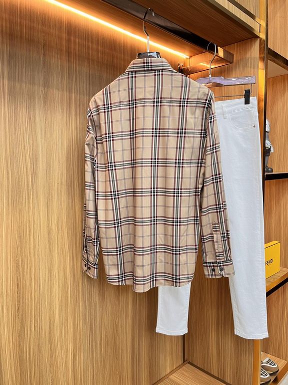 (High version) Burberry casual plaid shirtHas always been an essential item this season A good shirt highlights more than just temperament, counter models Details do unique Burberry shirt is very concerned about the qual