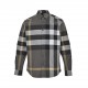 BurberryBurberry Classic Large Plaid ShirtCustomized original consistent 20 count combed cotton single yarn, yarn all custom dyed, finalized weave.Whether it is the size of the plaid line thickness are up to the level of