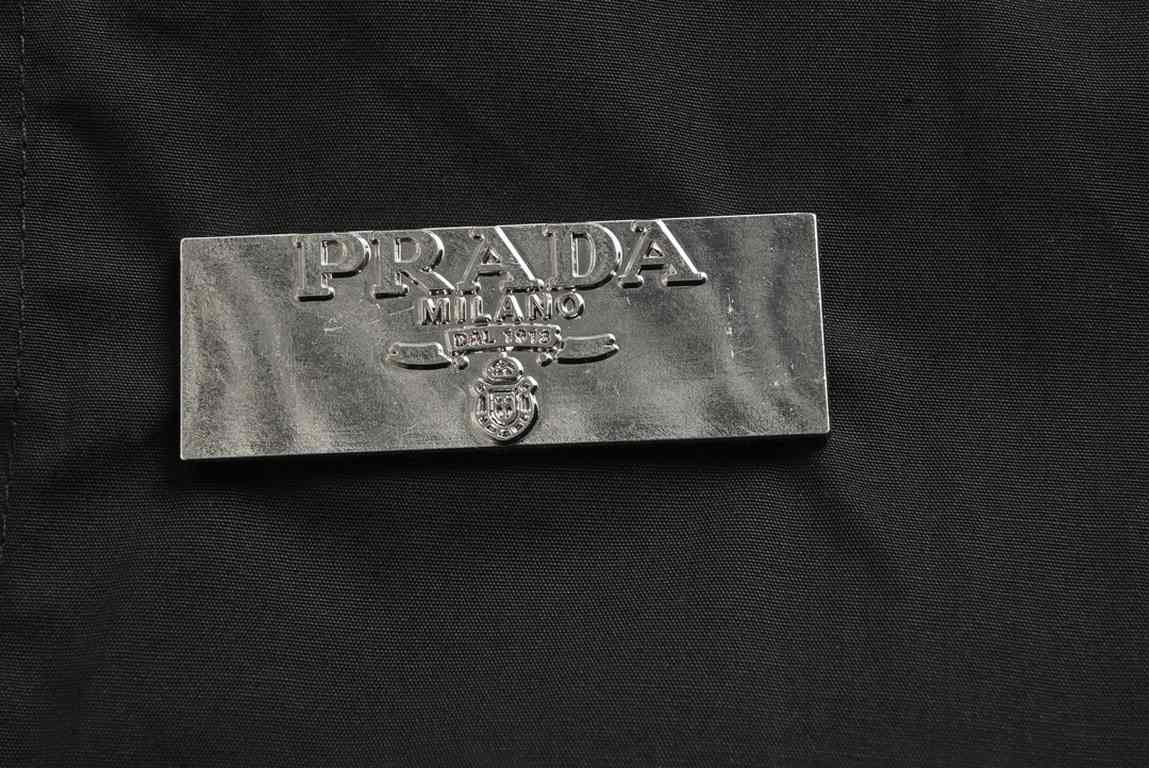 PRADAPrada Back 1913 Leather Embroidery Letter ShirtUsing Australia imported 180g, tencel fixed weave high-density stiff fabrics open mold custom engraved logo buttons splicing fake two pieces patch leather embroidery cu