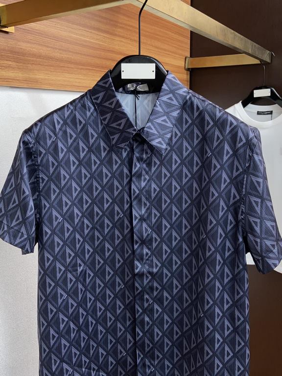 Dior SpringSummer 2023ss New Silk Short Sleeve Shirt Set  The short sleeve shirt reinterprets Dior elements from a modern perspective. Crafted from dark gray silk twill, it's embellished with the CD Diamond pattern. Desi