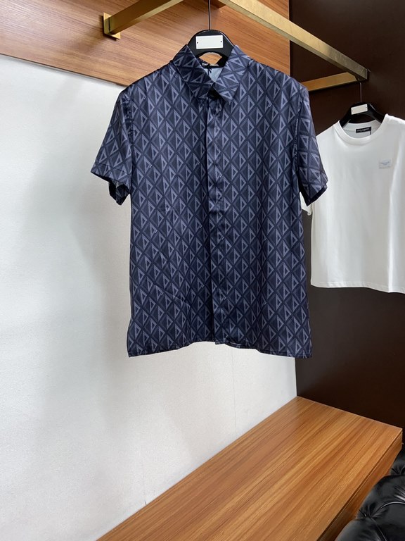 Dior SpringSummer 2023ss New Silk Short Sleeve Shirt Set  The short sleeve shirt reinterprets Dior elements from a modern perspective. Crafted from dark gray silk twill, it's embellished with the CD Diamond pattern. Desi