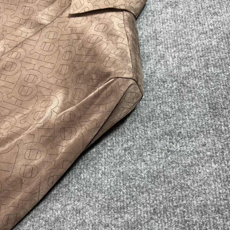 Burberry fall and summer new three complete men's velvet business casual shirt fabric on the body comfort is very good good goods do not need too much introduction Look at the details Counter code L-4XL 175140 recommende