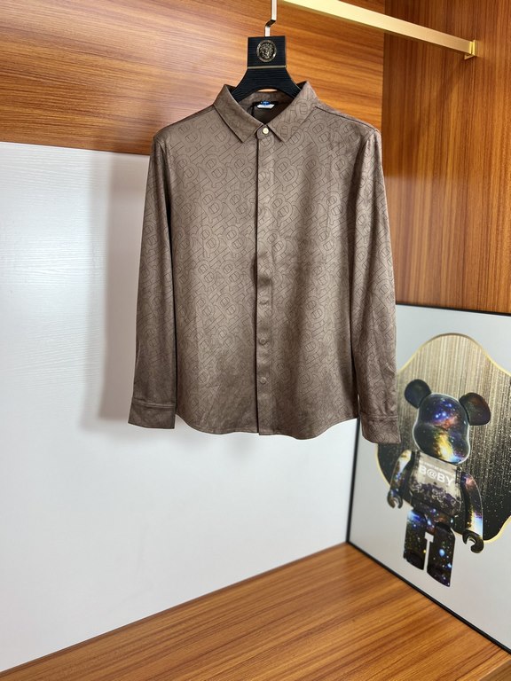 Burberry fall and summer new three complete men's velvet business casual shirt fabric on the body comfort is very good good goods do not need too much introduction Look at the details Counter code L-4XL 175140 recommende