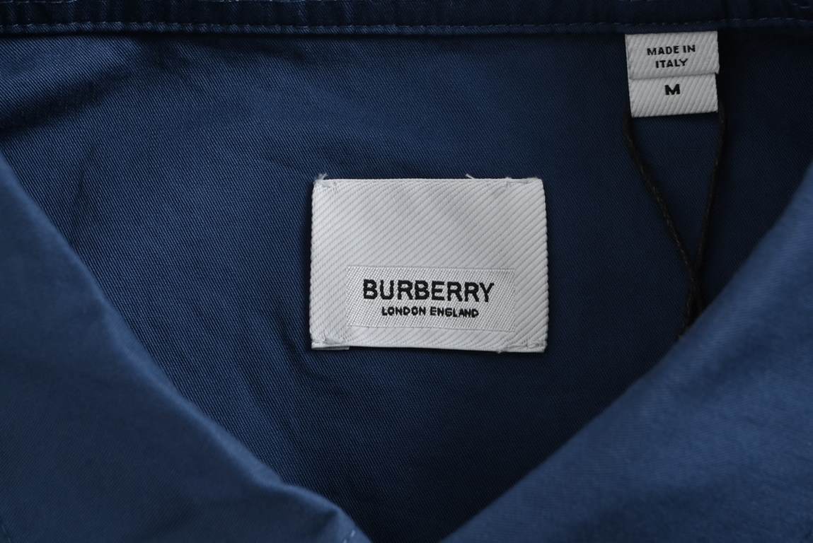 BurberryBurberry 23ss Small Label Embroidered ShirtThe use of cotton twill fabric, garment after dyeing, and then wash with environmentally friendly enzymes (in a certain PH value and temperature of the fabric fiber degr