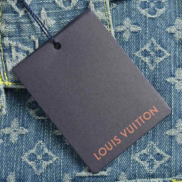 Louis Vuitton  Louis Vuitton 22Fw Old Fashioned Denim JacketLouis Vuitton  Louis Vuitton 22Fw Aged Denim Shirt JacketClassic Monm pattern and Giant Damier pattern by the wave line articulation, and then to the bright lin