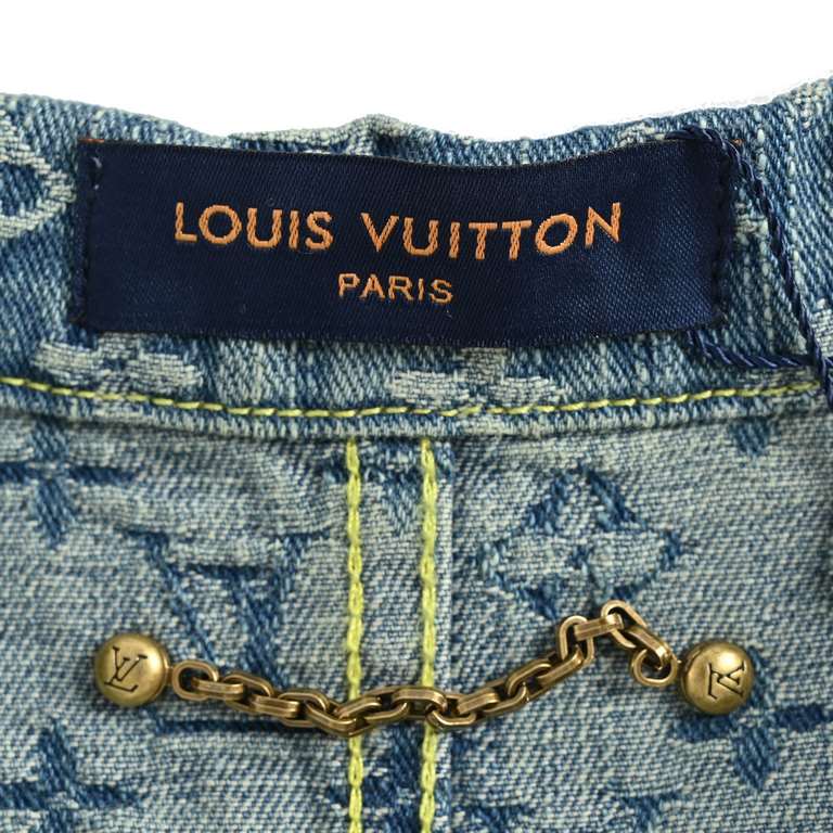 Louis Vuitton  Louis Vuitton 22Fw Old Fashioned Denim JacketLouis Vuitton  Louis Vuitton 22Fw Aged Denim Shirt JacketClassic Monm pattern and Giant Damier pattern by the wave line articulation, and then to the bright lin