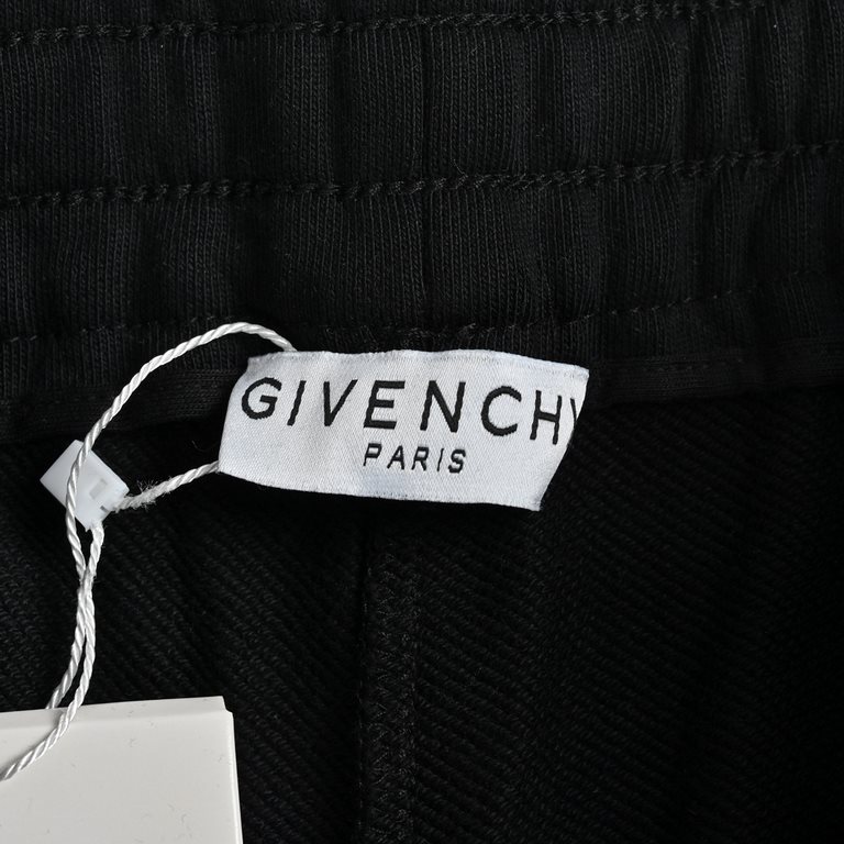 GIVENCHYGivenchy 23ss Foam Letter Print ShortsMen's and women's same terry models[Xiaohongshu popular explosive models, the official website synchronization update]1  Fabrics are made of 400 grams of cotton terry fabrics