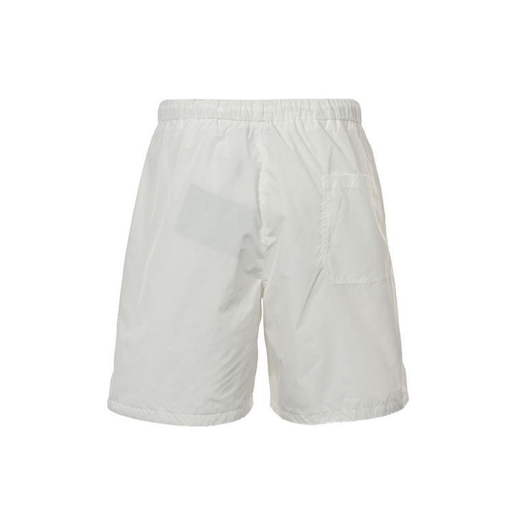 PradaPrada 23ss Triangle Logo ShortsMade of waterproof nylon fabric, thin as a cicada, cool texture, mesh lining, double-layer stitching, metal triangle logo plate on the left side, silicone leather plate on the right si