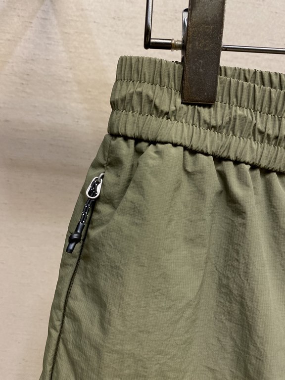 Moncler, Men's Casual Shorts  Quick-drying fabric casual pants, the latest models on the body shape is unbeatable positive!Definitely can close the eyes to collect aThis pants are very versatile, elastic waist, daily wor