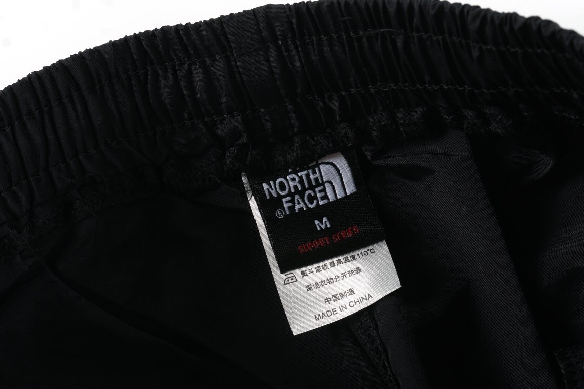 The North Face TNF Multi-Pocket Work ShortsThe shape of the pants is very perfect Every summer, you must lose a pair of explosive models Leisure street both the real all-purpose versatile models With outdoor performance 