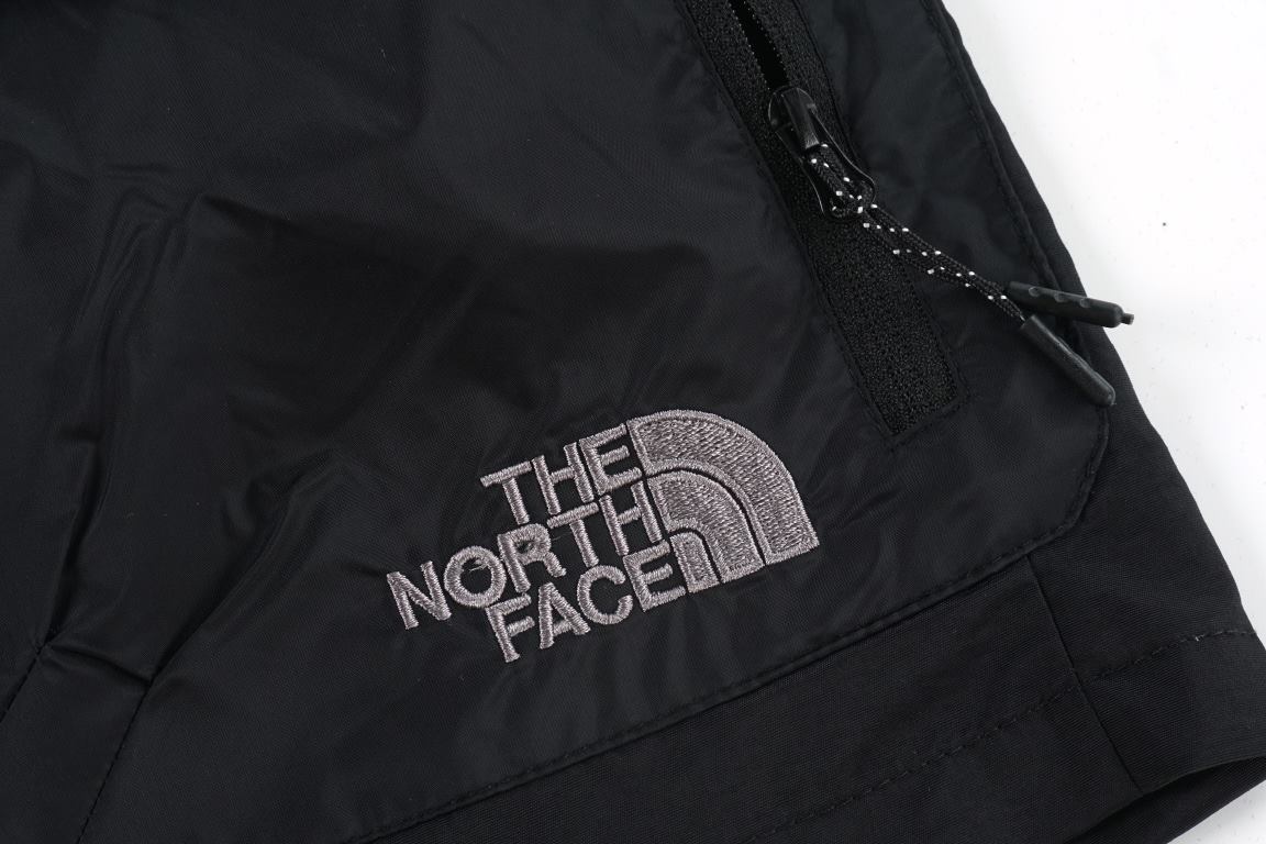 The North Face TNF Multi-Pocket Work ShortsThe shape of the pants is very perfect Every summer, you must lose a pair of explosive models Leisure street both the real all-purpose versatile models With outdoor performance 