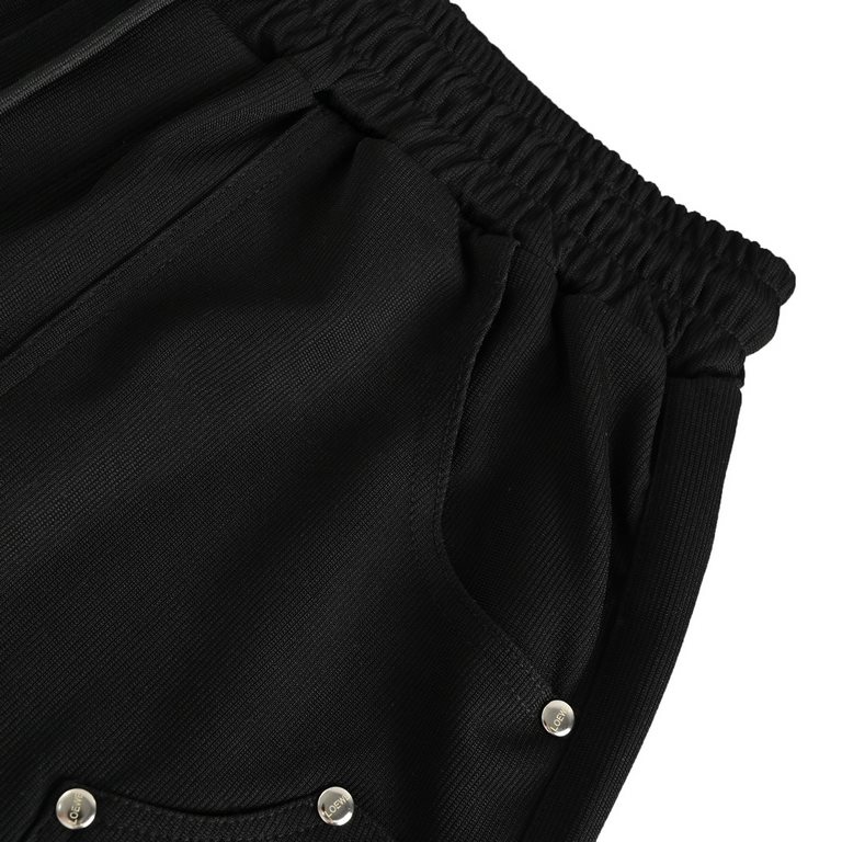 LoeweLoewe 23ss Basic Willow Studded ShortsThe fabric is woven and dyed to order, from 3,000 meters per color, exclusively for Loewe! Side seam process requires a special machine, which also makes the production threshol