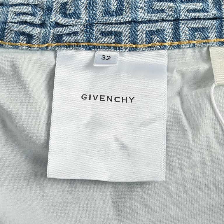 GIVENCHYGivenchy 23ss 4G Full Print Jacquard Denim ShortsCustom jacquard denim fabric is 14 amp, the fabric has been washed and color coded so that the pants will not shrink. The hardware used on the front and back of th