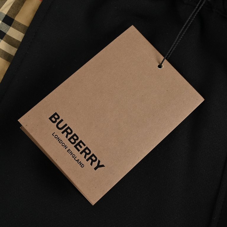 BurberryBurberry 20ss side plaid patchwork shortsCustomized 300g active black cotton fabric, custom weaving and dyeing side plaid fabric, non-market ready-made fabrics, the bottom leg of the flat-turning process neat, fo