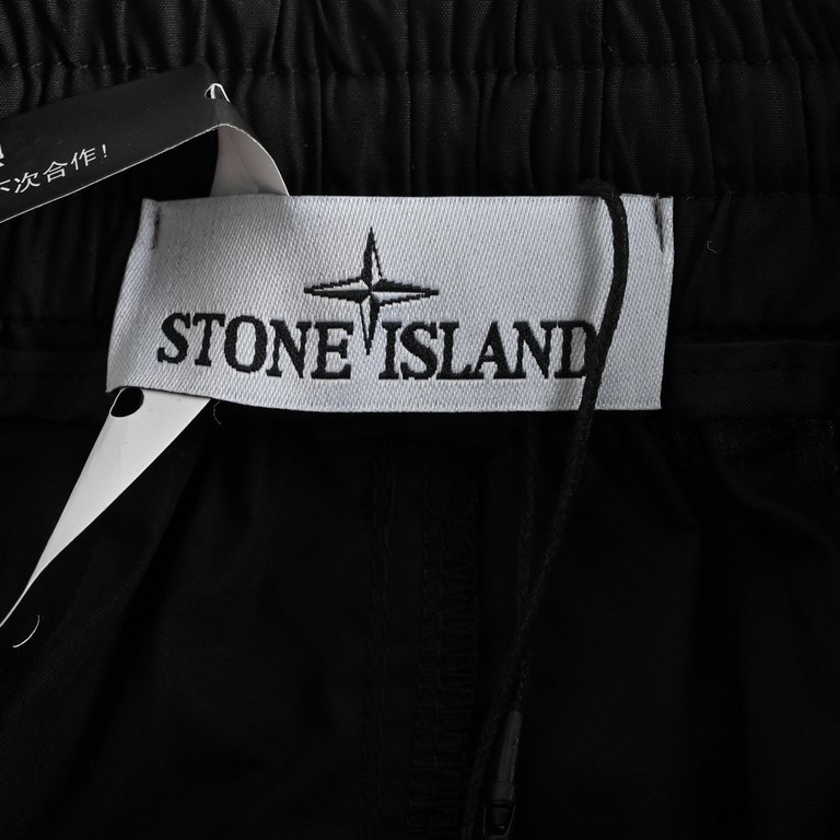 Stone lslandstone island heavy duty multi pocket zipper shortsGeneration purchase card more than 2 months to arrive, super heavy a single product, spent a very large price finally meet with you, the fabric used in the 60