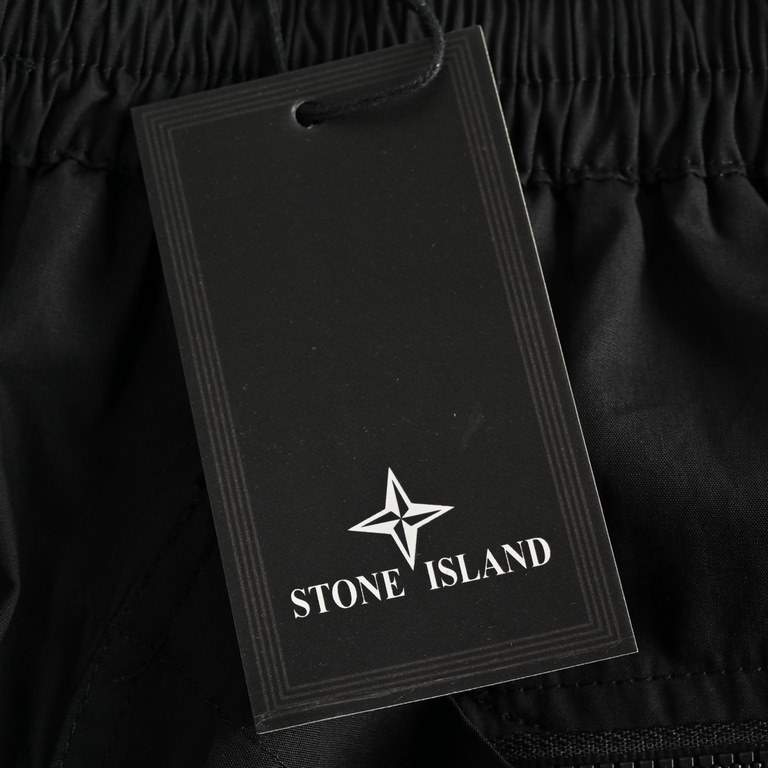 Stone lslandstone island heavy duty multi pocket zipper shortsGeneration purchase card more than 2 months to arrive, super heavy a single product, spent a very large price finally meet with you, the fabric used in the 60