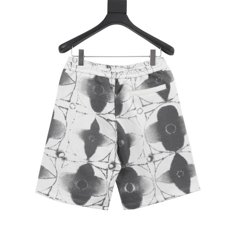 Louis Vuitton Showstopper Clover Dyed ShortsJapanese dyeing theme style, full monogram floral design, smooth silk fabric, comfortable and breathable Sharp tailored version of the interpretation of the casual style. Point