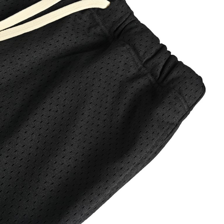 Fear of god rethreaded mesh letter shortsESSENTIALS FOR FOG 6-color basic mesh shorts Custom-made double-layer mesh fabric Breathable and not transparent All five colors are custom-dyed Note that the shape of the mesh is