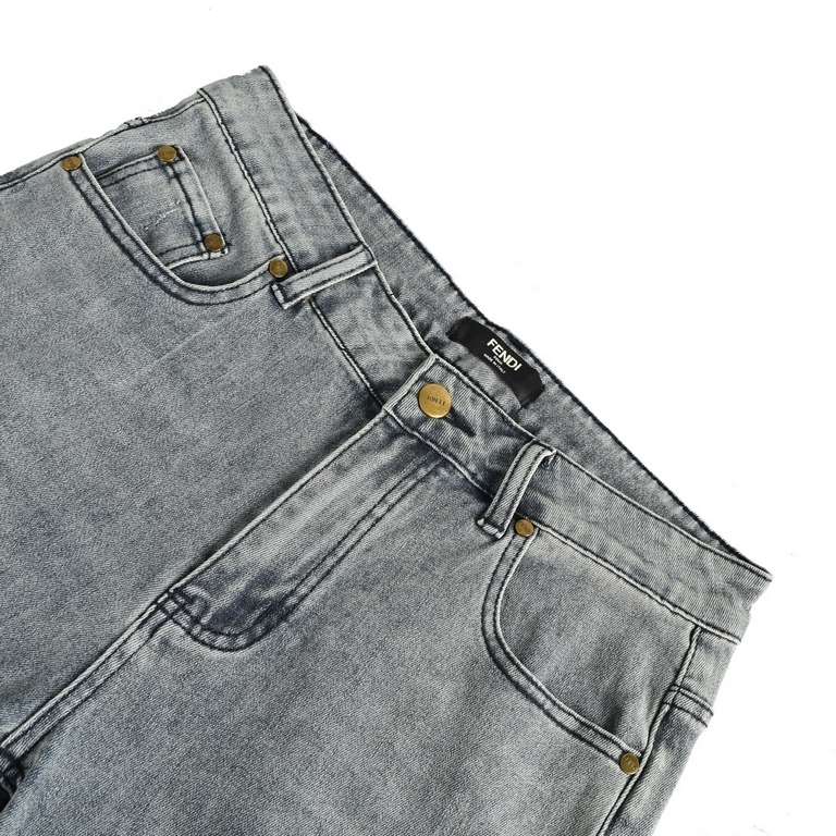 Fendi  Fendi retro classic leather label denim shortsSo far this year to do the most awesome jeans, heavy wash process, hidden mystery details are very much, this time the main push of the pants either version or on the 