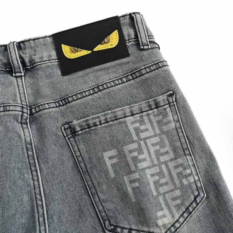 Fendi  Fendi retro classic leather label denim shortsSo far this year to do the most awesome jeans, heavy wash process, hidden mystery details are very much, this time the main push of the pants either version or on the 