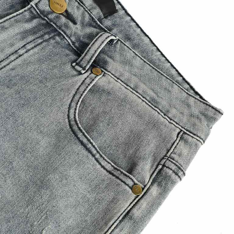 Fendi  Fendi retro classic leather label denim shortsSo far this year to do the most awesome jeans, heavy wash process, hidden mystery details are very much, this time the main push of the pants either version or on the 