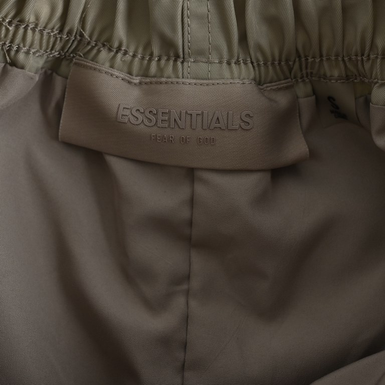 Fear of god High Street Flocked Woven ShortsFOG ESSentials. The eighth season of the new woven nylon flocking American small shorts, fabrics are made of nylon, loose version of the summer wearing sports without a sense o