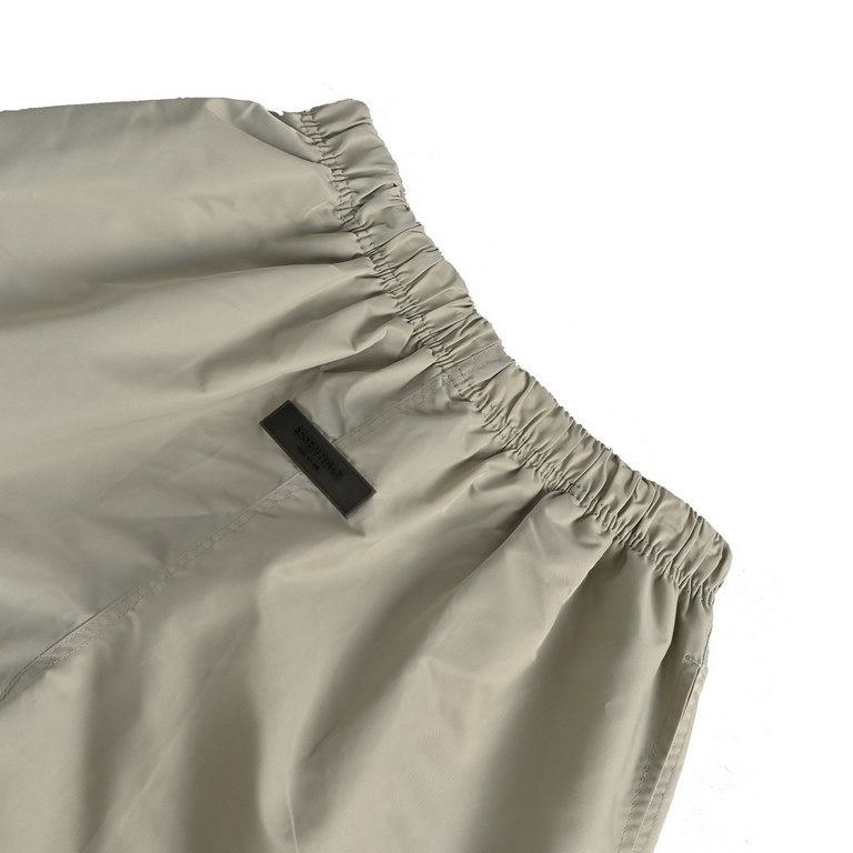 Fear of god High Street Flocked Woven ShortsFOG ESSentials. The eighth season of the new woven nylon flocking American small shorts, fabrics are made of nylon, loose version of the summer wearing sports without a sense o