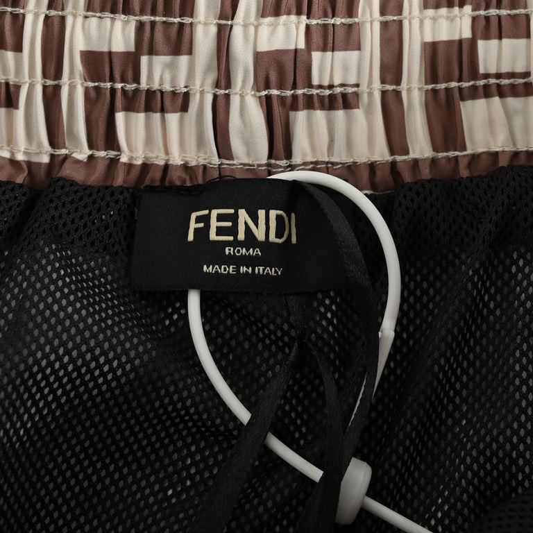 FendiFendi 23ss Full Print Double F Beach ShortsThe original domestic counter purchase, fixed weave original 11 fabric, 75d72f.140g functional breathable fabric. Imported digital direct spray process, the saturation of t