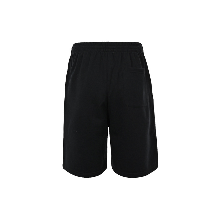 Ami 23ss Ami Embroidered ShortsMade of 100% organic cotton, the organic cotton heavyweight reverse terry knit athletic shorts are adorned with a drawstring on the inside of the waistband and nickel metal drawstring clips