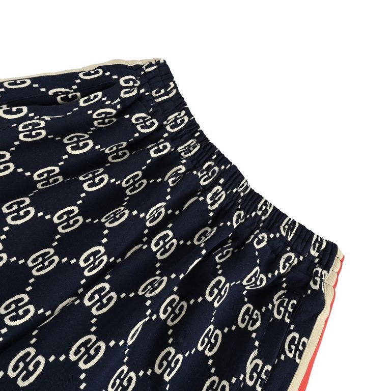 Gucci  Gucci classic all over print jacquard shorts.Original custom cotton jacquard fabric pockets hand-positioned planted all the letters are horizontal and vertical are aligned Set zipper head is heavy specific brushed