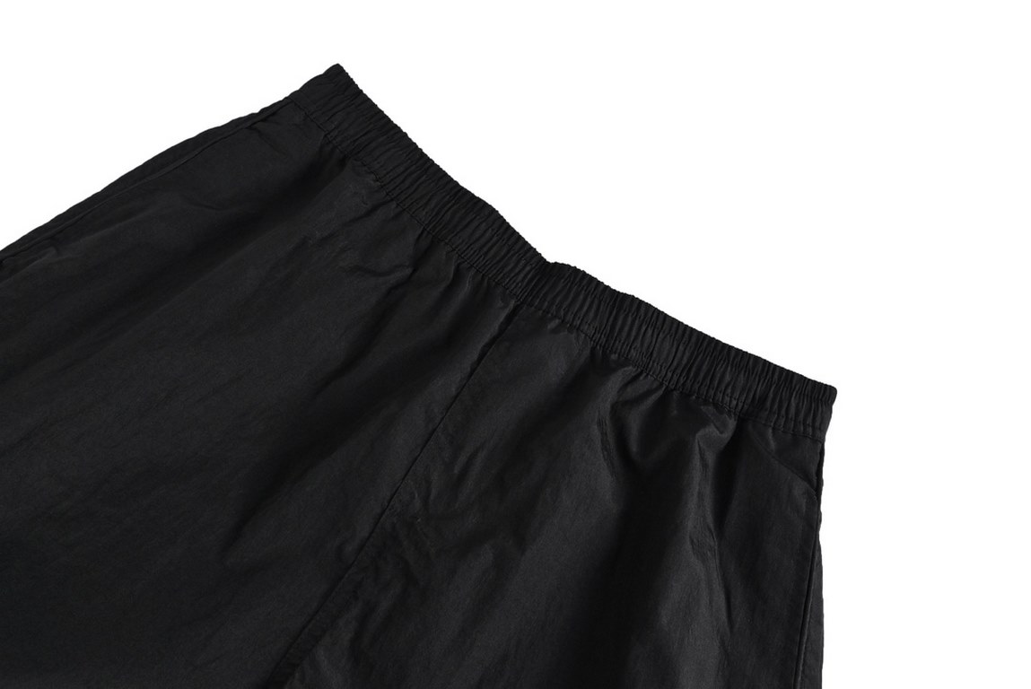 Stone lslandstone island 23ss metallic nylon side double zipper shortsColor ：Black GraySize ：M-XXL