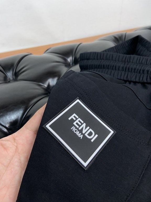 Fendi 2023 spring and summer new casual shorts, the official website synchronization sale, pants craft design, imported guest accessories, fabric customization, factory production inspection-free! Every detail to the ext