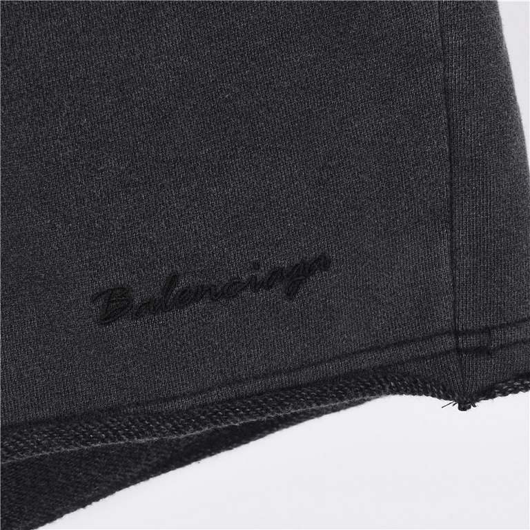 (Support put store)Balenciaga 23ss Signature Logo Embroidered Raw Edge Knit ShortsCasual thin versatile raw edge shorts this season must-haves.Come to a handsome sweatpants, comfortable and handy, can be said to be how t