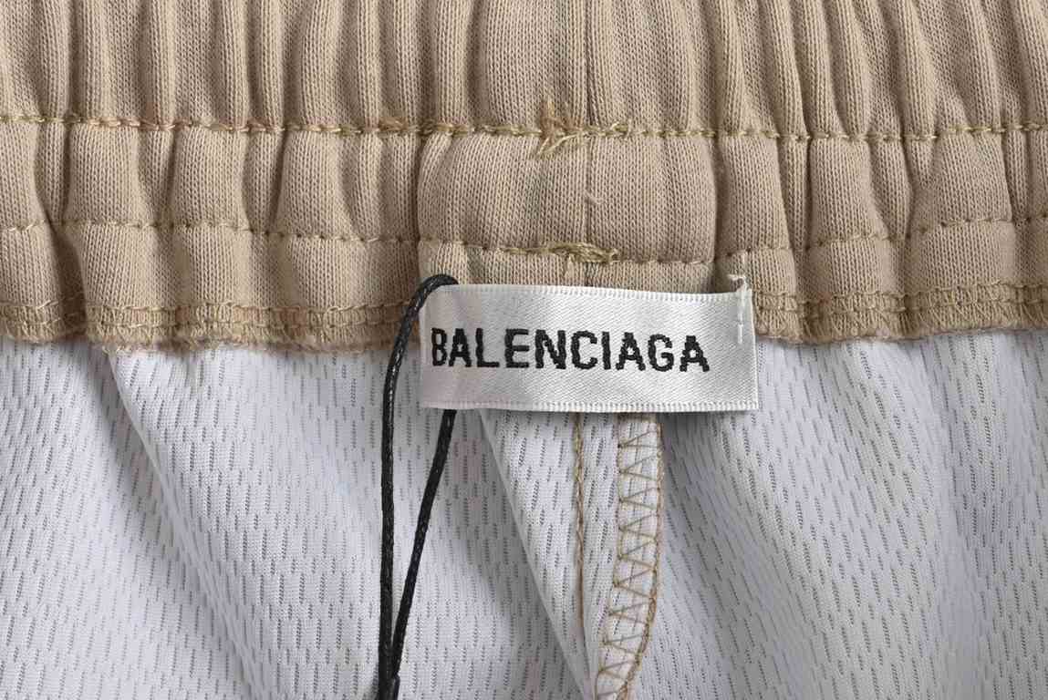 .Balenciaga 23ss Colorblocked Ribbon ShortsPants with color-blocked stripes on both sides, drawstring elastic waistband, straight-legged shorts fit, and a full set of accessories! Polyester belongs to the blended fabrics