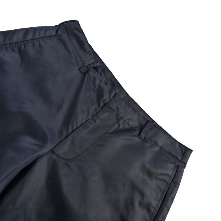 PRADAPrada Envelope Double Pocket Nylon ShortsThe original 1w  purchased into the development, fixed weaving regeneration yarn full nylon, with wear resistance and heat resistance advantages, in response to the global is