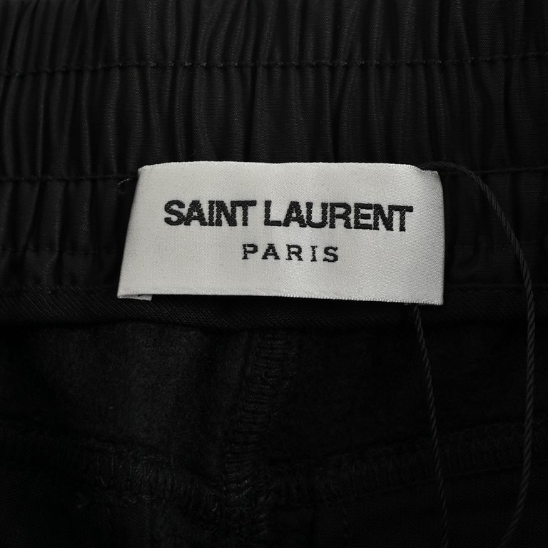 Saint Lauren ParisSaint Laurent 23ss slp embroidered letter shortsThe fabric is made of 320g smooth velvet, with fully welted inside seams and exquisite workmanship. 4 layers of fabric at the waistband placket, customize