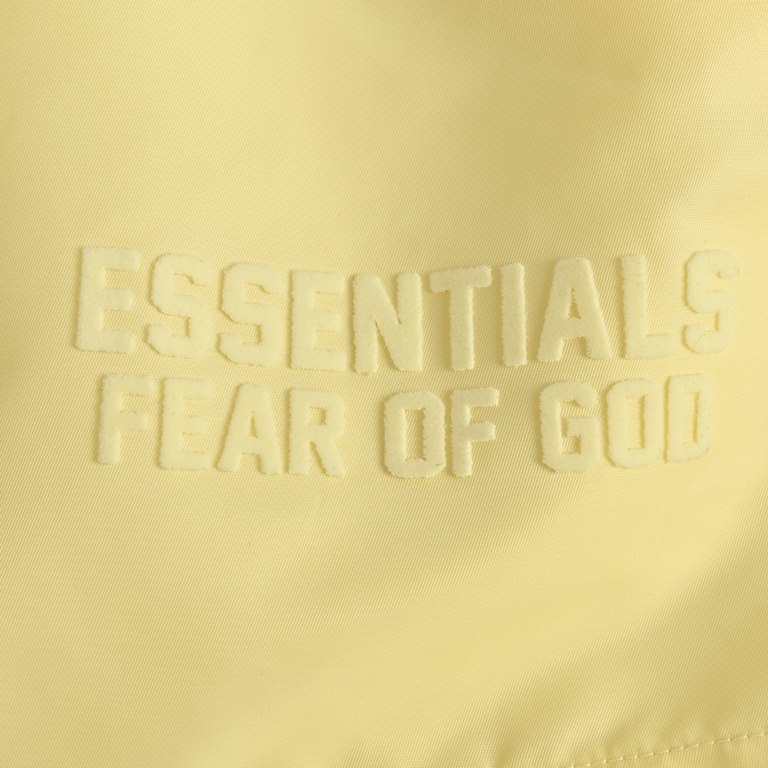 Fear of god High Street Flocked Woven ShortsFOG ESSentials. The eighth season of the new woven nylon flocking American small shorts, fabrics are made of nylon, loose version of the summer wearing sports without a sense o