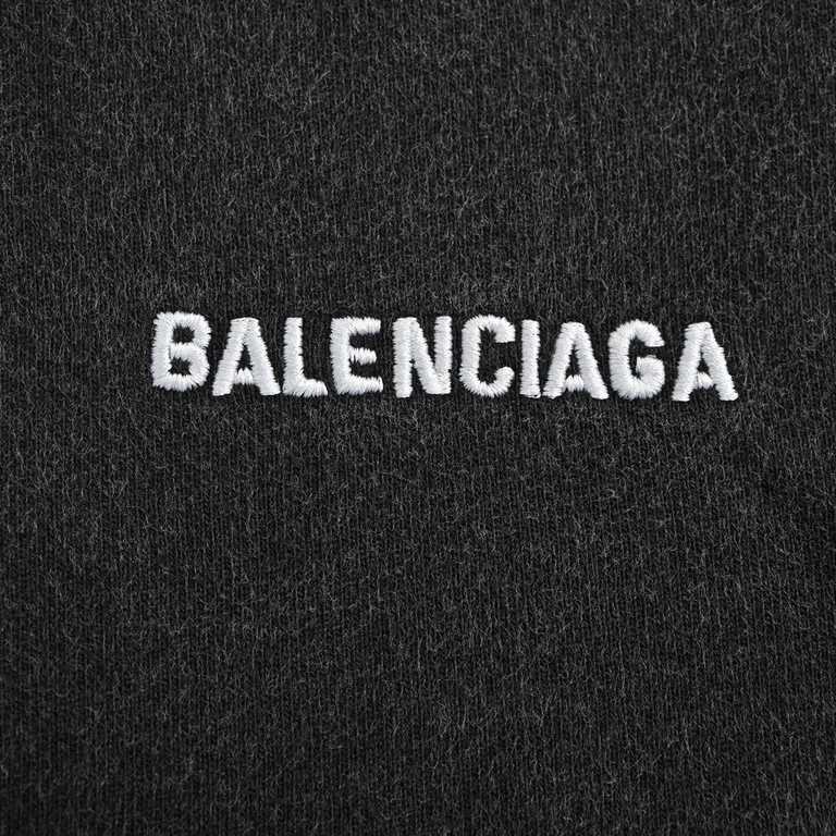 BalenciagaParis 23ss washed and embroidered small label shortsThe original version of foreign purchases to develop a custom weave cotton 380g fabric, blank cloth drop pre-shrunk finish 400g, cut pieces embroidered Tajima