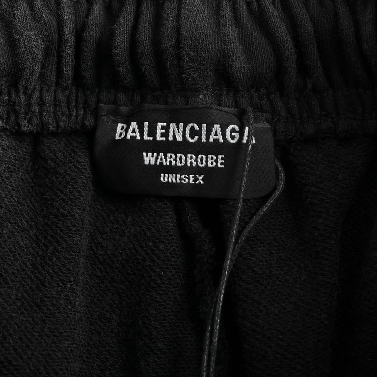 BalenciagaParis 23ss washed and embroidered small label shortsThe original version of foreign purchases to develop a custom weave cotton 380g fabric, blank cloth drop pre-shrunk finish 400g, cut pieces embroidered Tajima