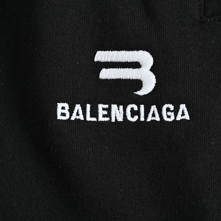 BalenciagaParis House 23ss Patchwork Double Hook Embroidered Logo ShortsMinimalist lines are the Parisian house's bright logo, and black and white clashing colors give a strong sense of modernity. A style statement and a