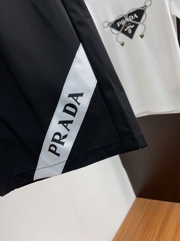 Prada 2023 spring and summer new casual shorts, the official website synchronization sale, pants craft design, imported guest accessories, fabric customization, factory production inspection-free! Every detail to the ext